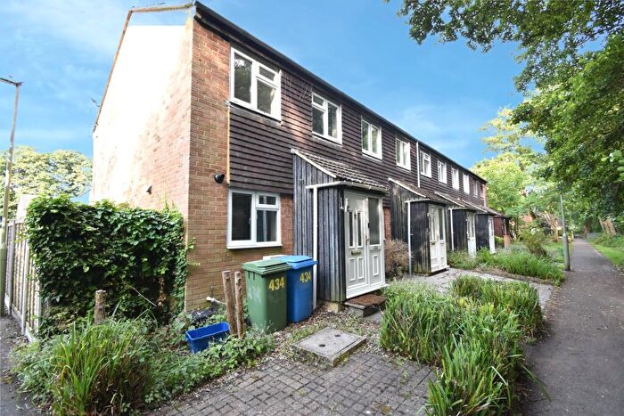 3 Bedroom End Of Terrace House To Rent In Pinewood Park, Farnborough, Hampshire, GU14