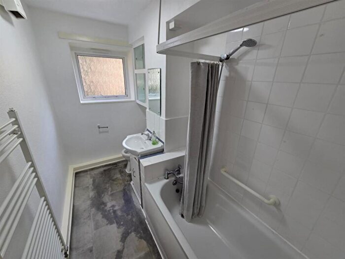 2 Bedroom Flat To Rent In Morley Grove, Harlow, CM20