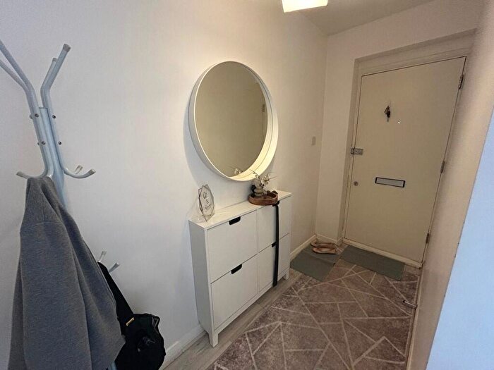 1 Bedroom Flat To Rent In Vyner Court, Hackney, London, E5