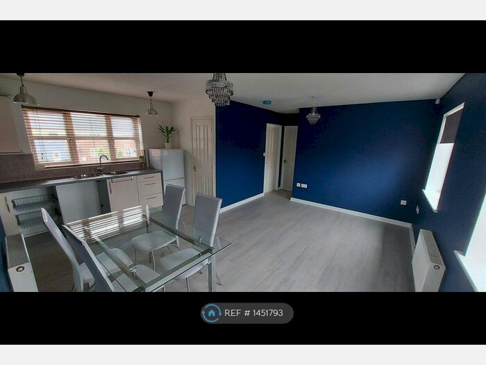 2 Bedroom Flat To Rent In Midway Grove, Hull, HU4