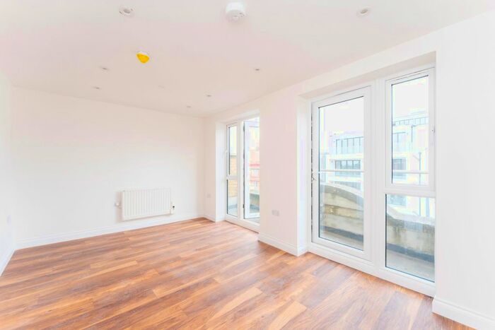 3 Bedroom Flat To Rent In Canberra Road, London, W13