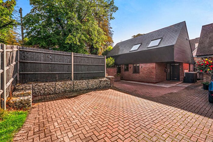 3 Bedroom Detached House For Sale In Walnut Close, Eynsford, Dartford, DA4
