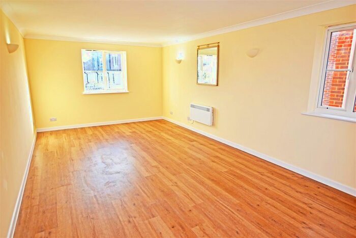 2 Bedroom Flat To Rent In London Road, Isleworth, TW7