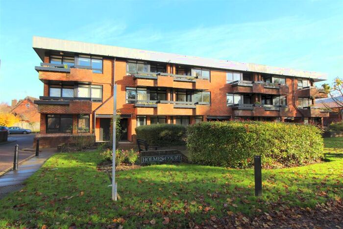 2 Bedroom Apartment To Rent In Holmes Court, Carlisle Avenue, St Albans, AL3