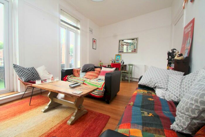 4 Bedroom Maisonette To Rent In Seven Sisters Road, London, N7