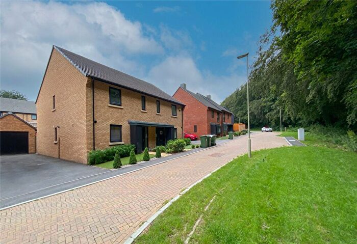 3 Bedroom Semi Detached House For Sale In Fairway Road, Basingstoke, RG24