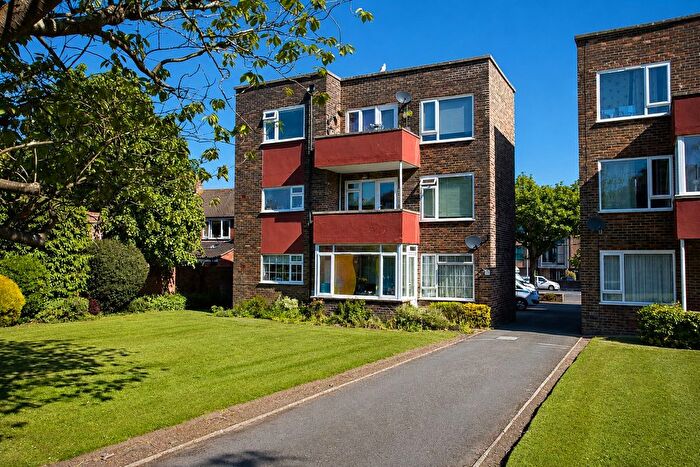 2 Bedroom Flat For Sale In Shorncliffe Road, Folkestone, Kent, CT20