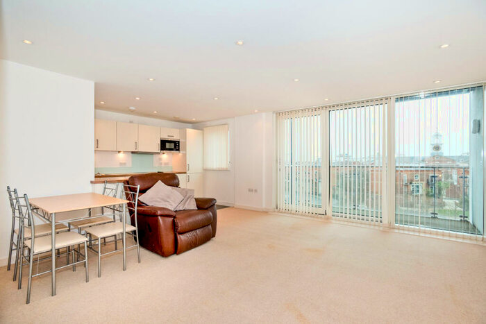 2 Bedroom Flat To Rent In The Blue Building, Gunwharf Quays, Portsmouth, PO1