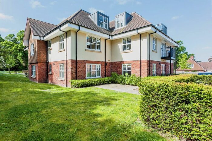 2 Bedroom Flat For Sale In Chantry Court, Broadbridge Heath, Horsham, RH12