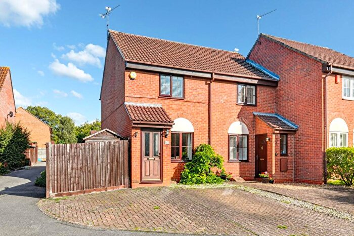2 Bedroom End Of Terrace House For Sale In Rosebay, Wokingham, RG40
