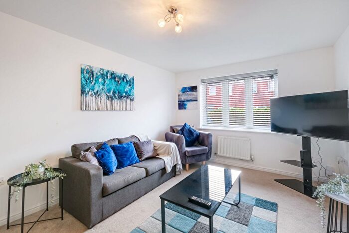 5 Bedroom Semi-Detached House To Rent In Cherry Banks, Emersons Green, Bristol, BS16