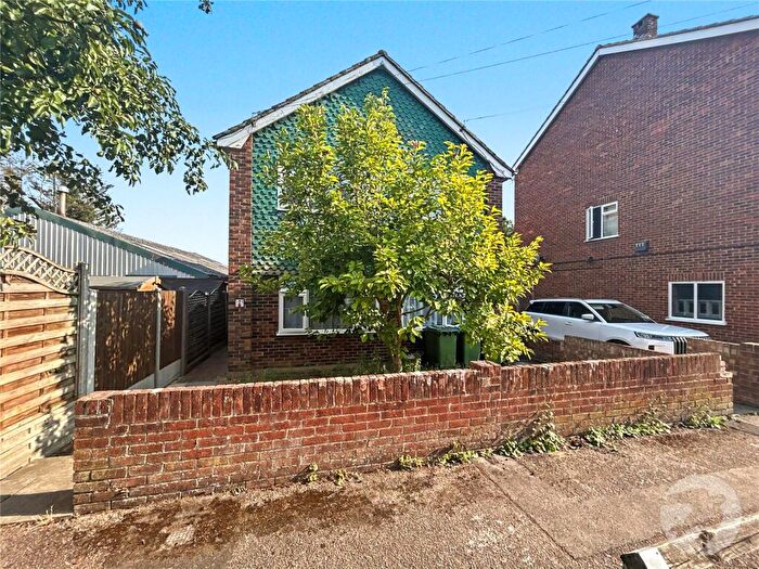 2 Bedroom Maisonette For Sale In Christopher Close, Sidcup, Kent, DA15