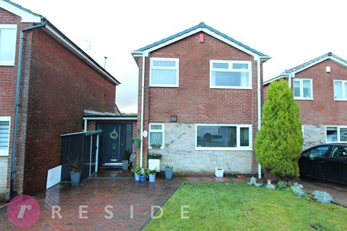 4 Bedroom Detached House For Sale In South View Road, Smithybridge, Rochdale, OL16