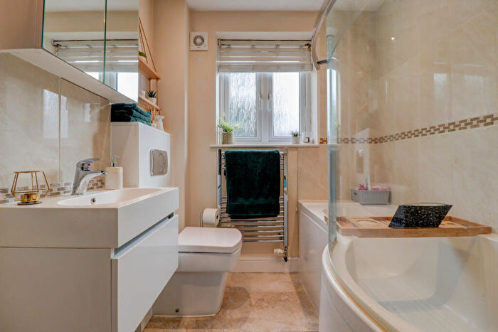 2 Bedroom Apartment For Sale In The Avenue, Amersham, Buckinghamshire, HP7