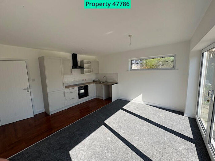 2 Bedroom Flat To Rent In Cockshed Lane, Halesowen, B62