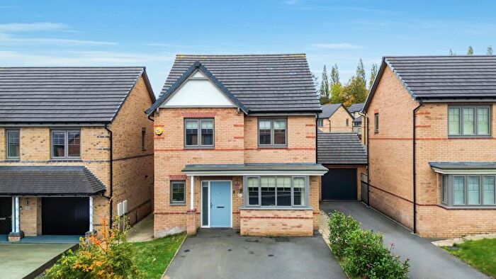 4 Bedroom Detached House For Sale In Turnstone Way, Huddersfield, HD4