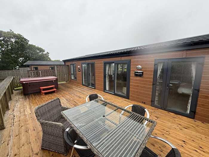 2 Bedroom Mobile/park Home For Sale In Holms Farm Road, Dalrymple, Ayr, KA6
