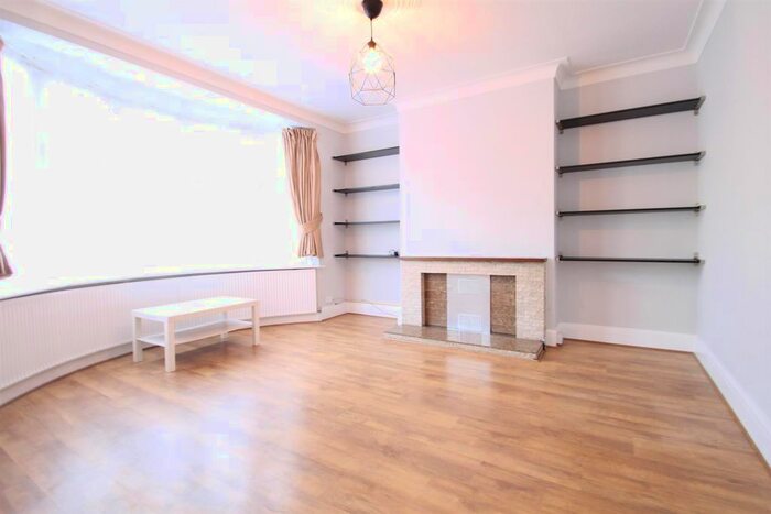 3 Bedroom Semi-Detached House To Rent In Courthouse Road, London, N12
