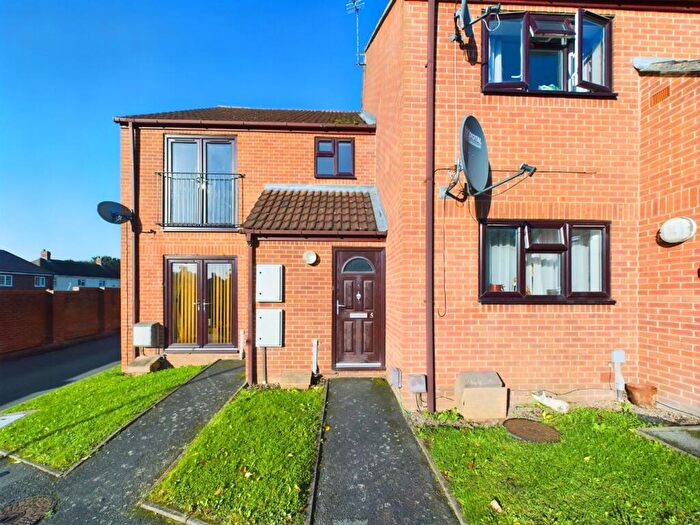 2 Bedroom Maisonette To Rent In Bramble Court, Rosliston Road, Burton-On-Trent, DE15