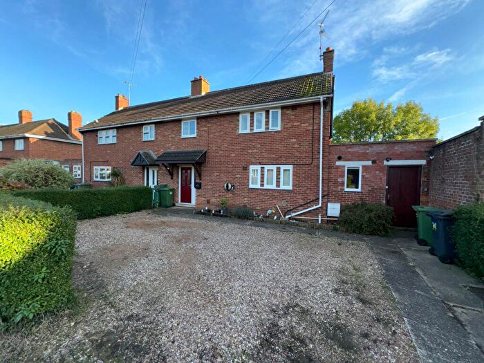 3 Bedroom Semi-Detached House To Rent In Hillcrest Avenue, Yaxley, PE7