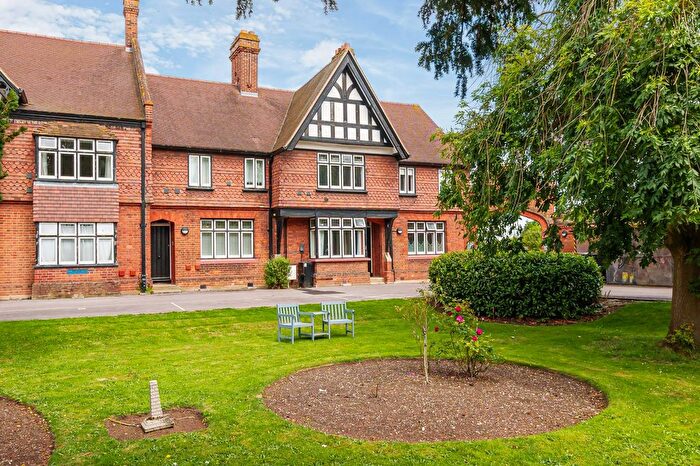 1 Bedroom Flat To Rent In Straight Road, Old Windsor, SL4