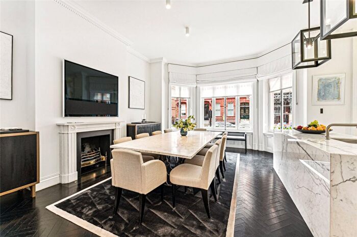 3 Bedroom Flat To Rent In Pont Street, Knightsbridge, London, SW1X