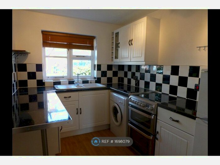 1 Bedroom Flat To Rent In Bushwood Drive, London, SE1