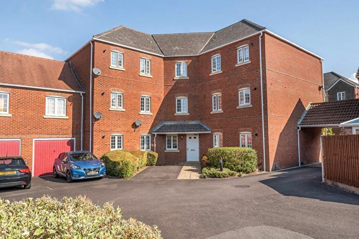 2 Bedroom Flat For Sale In Wedderburn Avenue, Beggarwood, RG22