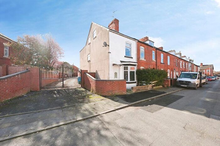 4 Bedroom End Of Terrace House For Sale In Clinton Street, Worksop, S80
