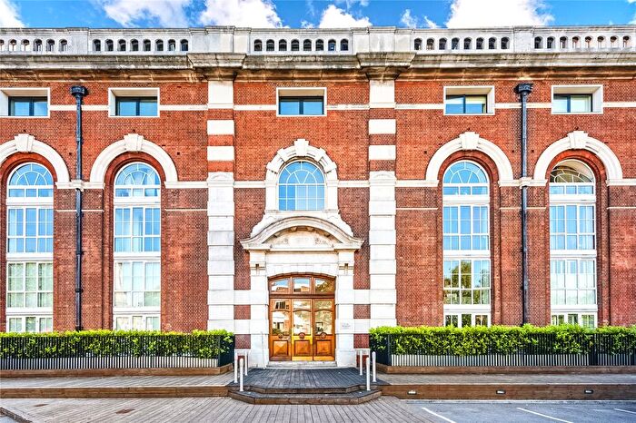 2 Bedroom Flat To Rent In Bazalgette Court, Great West Road, Hammersmith, London, W6