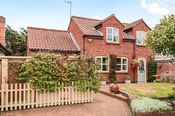 2 Bedroom Link Detached House For Sale In Wollaton Road, Wollaton, Nottinghamshire, NG8