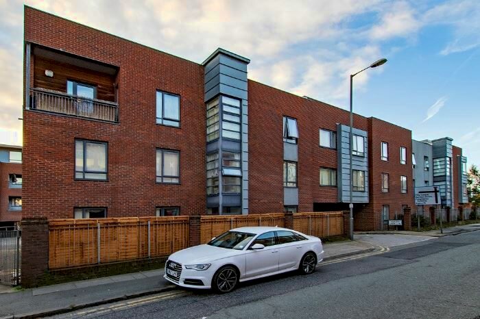 2 Bedroom Flat To Rent In Carlett View, Garston, Liverpool, L19