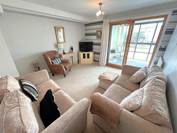 1 Bedroom Flat For Sale In Sterte Close, Poole, BH15