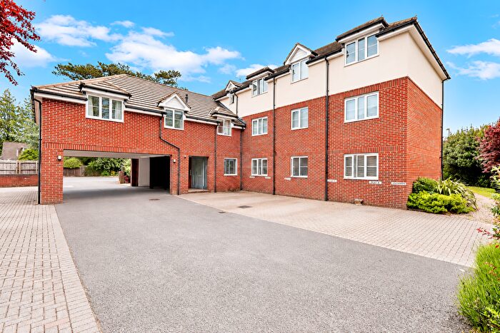 2 Bedroom Flat For Sale In West Dene Court, Warsash Road, SO31