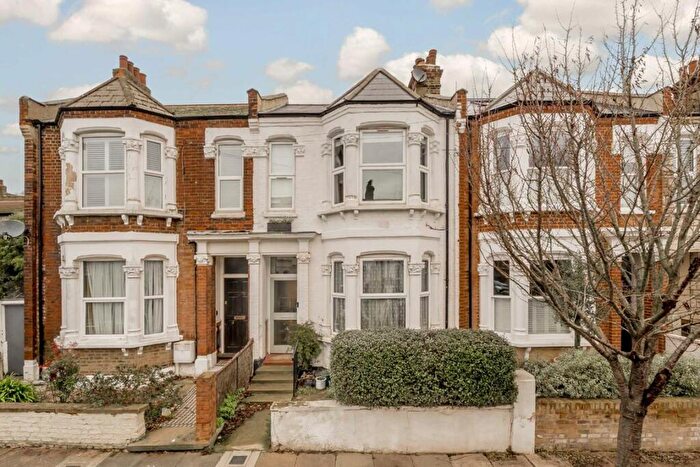 2 Bedroom Flat For Sale In Leighton Gardens, Queen's Park, NW10