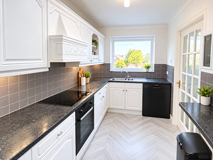 2 Bedroom Flat To Rent In Kingston Court, Sutton Coldfield, B74
