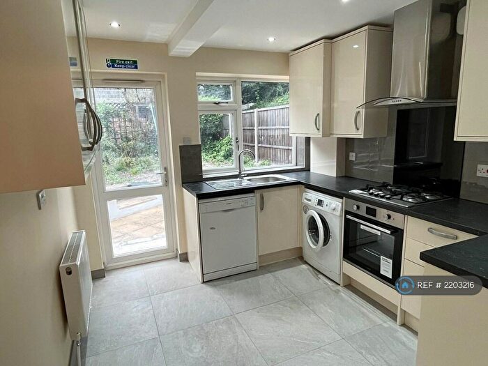 2 Bedroom Flat To Rent In Roxborough Road, Harrow, HA1