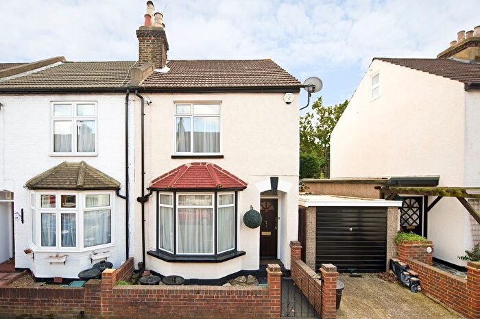 2 Bedroom Terraced House To Rent In Park End, Bromley, Kent, BR1