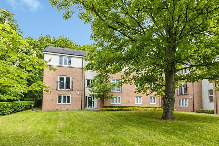 2 Bedroom Flat For Sale In Oak Tree Lane, Leeds, LS14