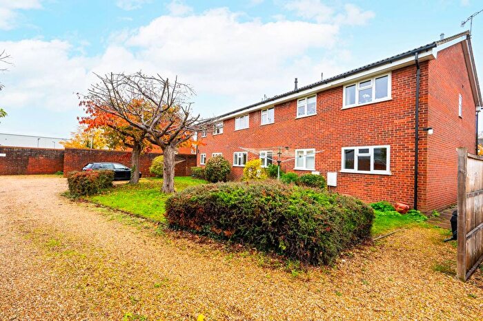 1 Bedroom Flat For Sale In Ferndown Court, Guildford, GU1