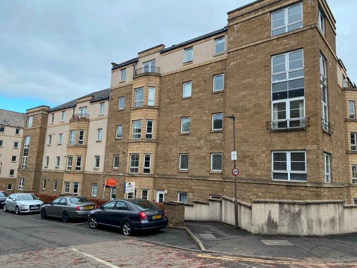 3 Bedroom Flat To Rent In Dicksonfield, Leith, Edinburgh, EH7