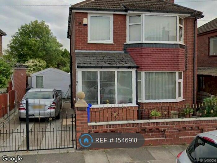 4 Bedroom Detached House To Rent In West Avenue, New Moston, Manchester, M40
