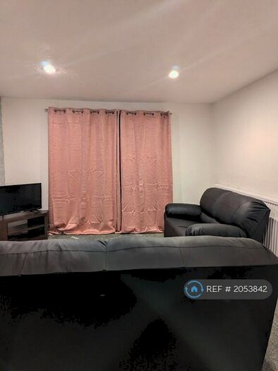 2 Bedroom Flat To Rent In St. Lukes Crescent, Leeds, LS11