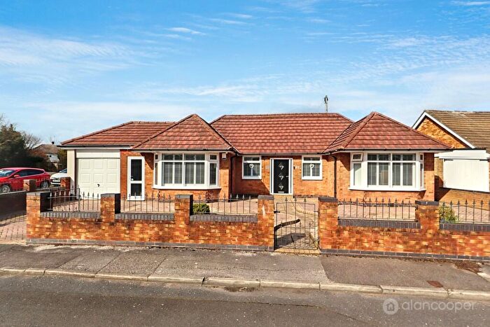 3 Bedroom Detached Bungalow For Sale In Topps Heath, Bedworth, CV12