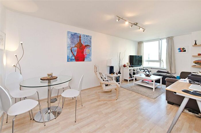 1 Bedroom Flat To Rent In Hanover House, St. George Wharf, Vauxhall, London, SW8