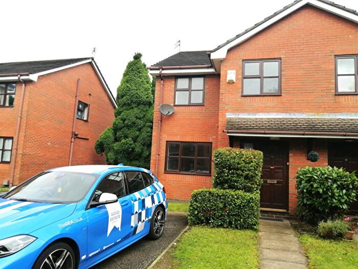 3 Bedroom Mews To Rent In Tagore Close, Victoria Park, M13