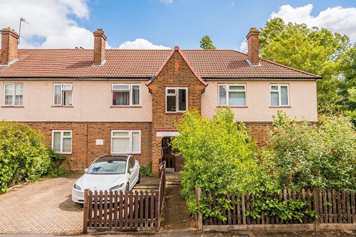2 Bedroom Flat To Rent In Clarendon Crescent, Twickenham, TW2