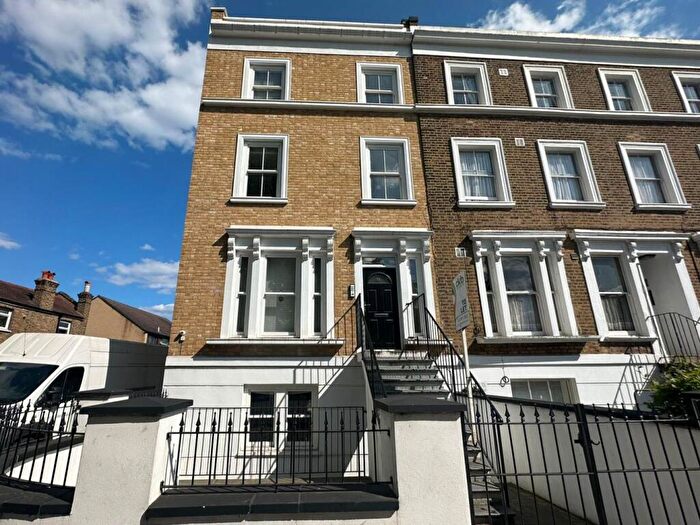 3 Bedroom Flat To Rent In Nunhead Green, Peckham, SE15