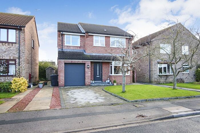 4 Bedroom Detached House For Sale In The Chestnuts, Wigginton, York, YO32