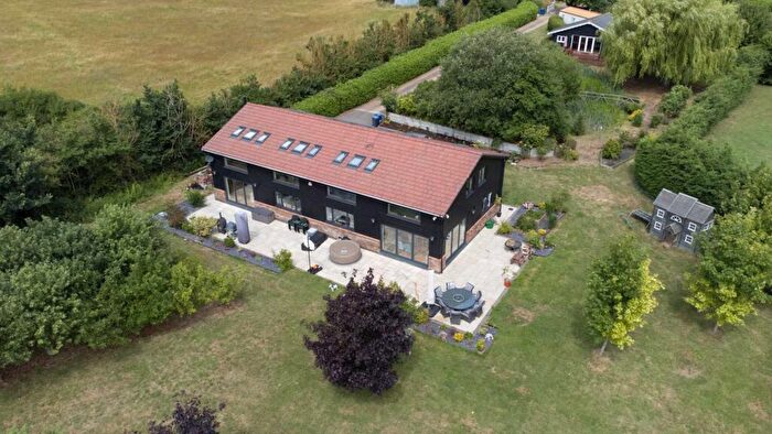 5 Bedroom Detached House For Sale In Peartree Lane, Upminster, RM14
